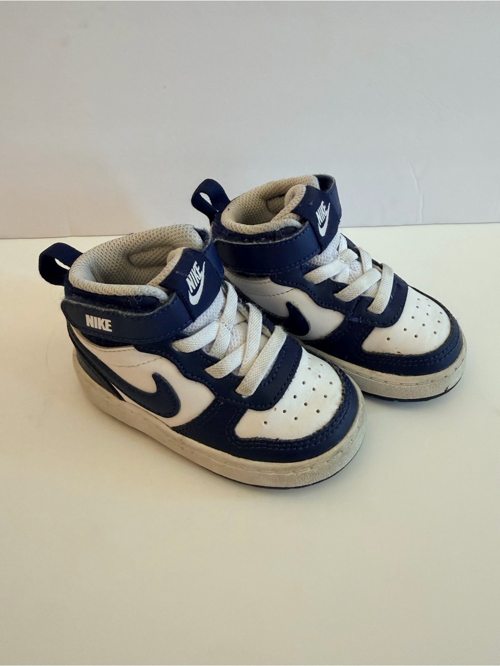 Nike Kids Mid-Top Sneakers in Navy and White